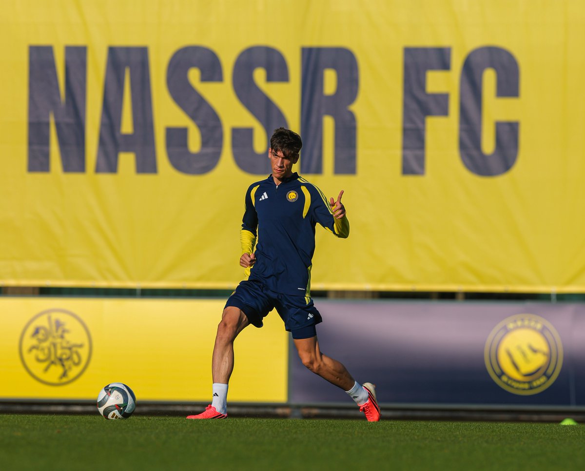 AlNassrFC's tweet photo. اليـوم السابـع .. في رحلـة التجهيـز 💛 https://t.co/Lq6O4HPL0q