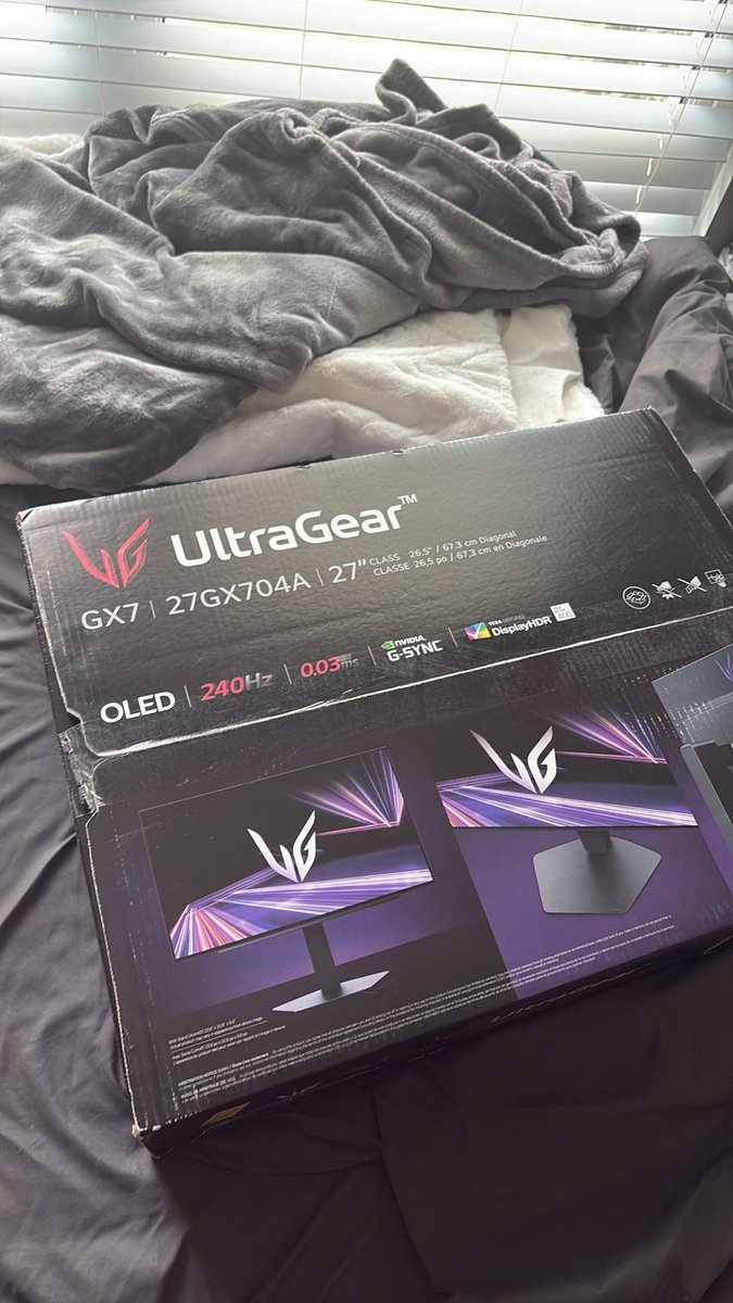 syscult's tweet photo. new monitor, OLED time hopefully this doesn’t get me banned from apex for the second time https://t.co/kLY5uDQWFf