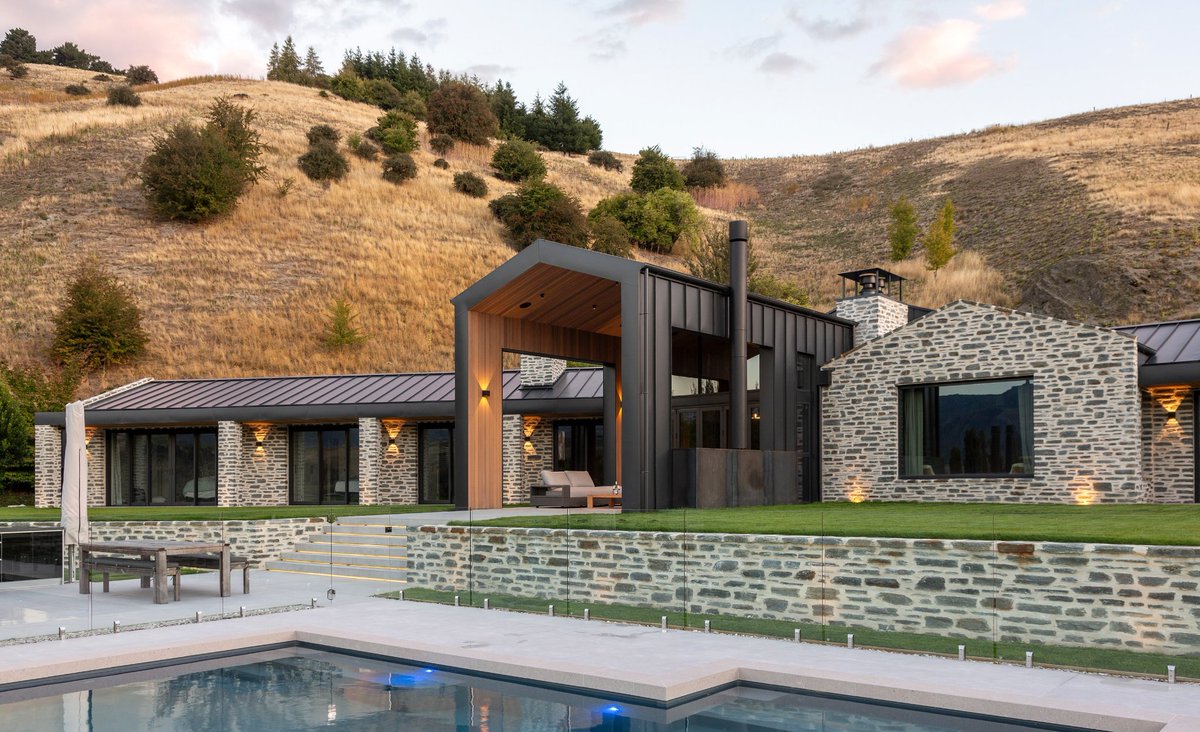 samiefrank's tweet photo. So intruiging 🌿💚

Lake Hayes House 
By Crosson Architect

New Zealand https://t.co/pMEn9KbN6d
