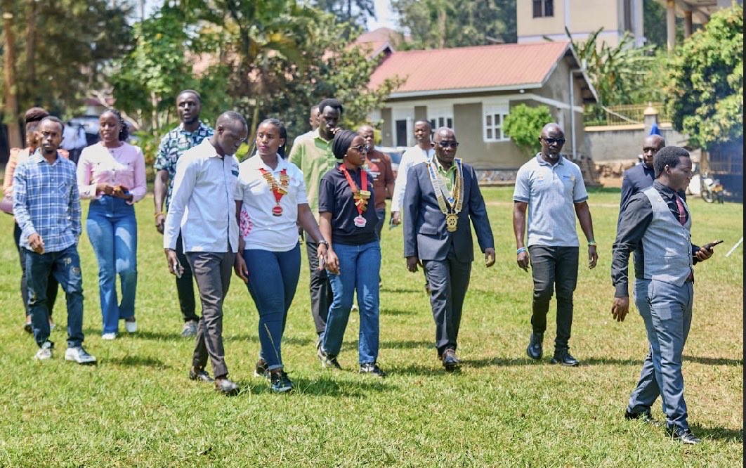 RctMcbRanchers's tweet photo. On Sunday we had the honor to attend the official Governors visit to Western Rotaract Clubs.

We kicked off the visit with a tree planting exercise in showcase to service to our community and service to the environment. 

Small actions, big impact. 
#EachOneEngageforImpact https://t.co/IvDCI3in37
