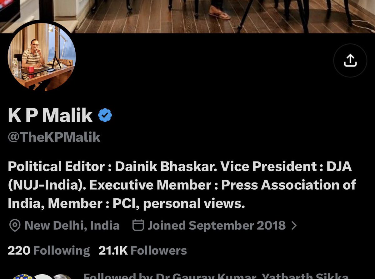 chitraaum's tweet photo. मैंने किसी भी छात्र को ना आतंकी कहा और ना ही पाकिस्तानी, 
@bhelari1 जी इस तरह की मेरे उपर की गई टिप्पणी पर आप माफ़ी मांगे, वरना लीगल एक्शन के लिये तैयार रहें. 

@DainikBhaskar आपका पत्रकार @TheKPMalik एक चैनल की जर्नलिस्ट को लेकर इस तरह की टिप्पणी कैसे कर सकता है. मैंने जो बात कही नहीं उसको लेकर मेरे खिलाफ ये व्यक्ति एजेंडा चला रहा है. आप इसका ट्वीट खुद डीलीट करायेंगे या मैं लीगल एक्शन लूँ? 

कुछ लोगों को अगर इस बात की ग़लतफ़हमी हो गई है कि मेरे बारें में झूठ फैलाकर अपनी दुकान चला लेंगे तो मैं ऐसा कत्तई होने नहीं दूँगी.  मुझे लेकर कुंठा से ग्रस्त मत हों.

( और मेरी ओरिजनल फोटो भी ठीक ही रहती है, तो AI से नक़ली फोटो बनाने की जरुरत नहीं है )