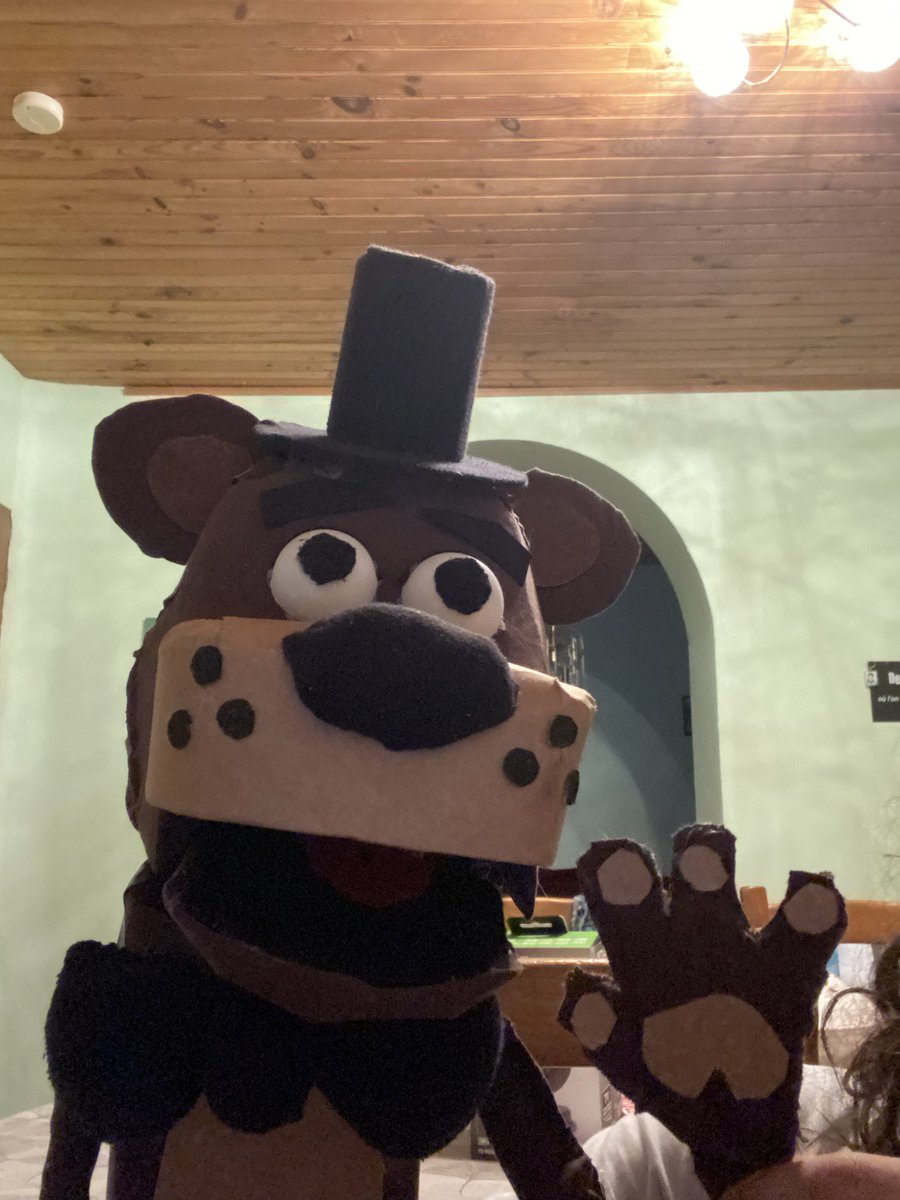 Antoine14180678's tweet photo. Guess who :)
#Fnaf https://t.co/eajNzz9M5G