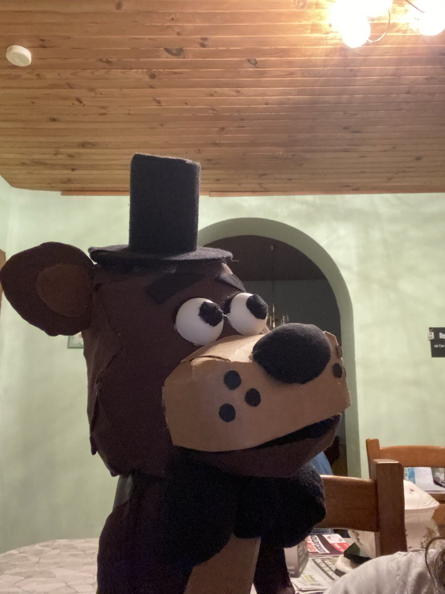 Antoine14180678's tweet photo. Guess who :)
#Fnaf https://t.co/eajNzz9M5G