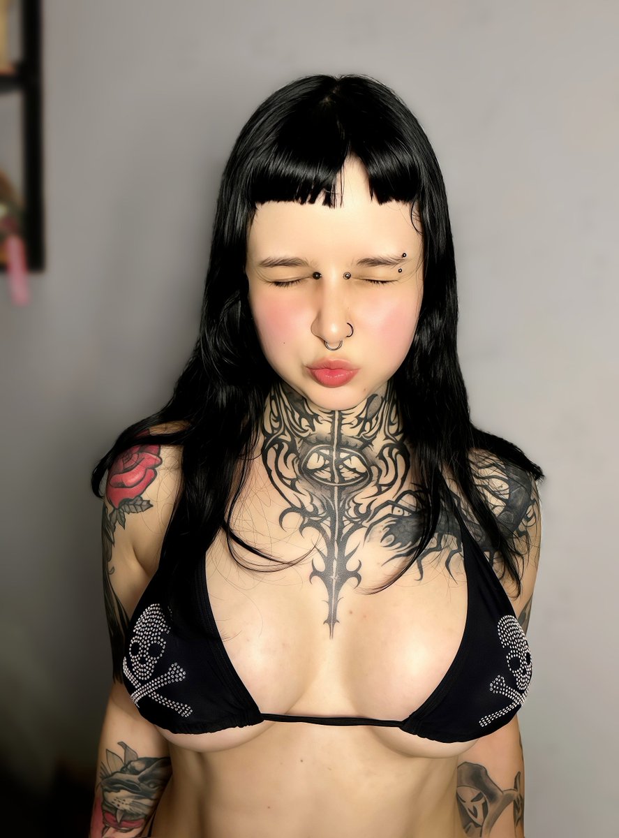 MarcyChanX's tweet photo. E essa cara que eu faço quando to cagando, moh 🖤👍 https://t.co/JT7YHaqN4I