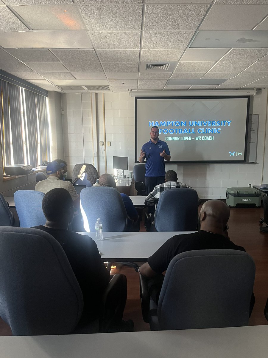 Kwray54's tweet photo. Offensive Ball Talk presented by @CoachQLee and @CoachCLoper RB’s and WR’s Play. #WeAreHamptonU #BTS26 #BallTalk https://t.co/05lp0UKLw0