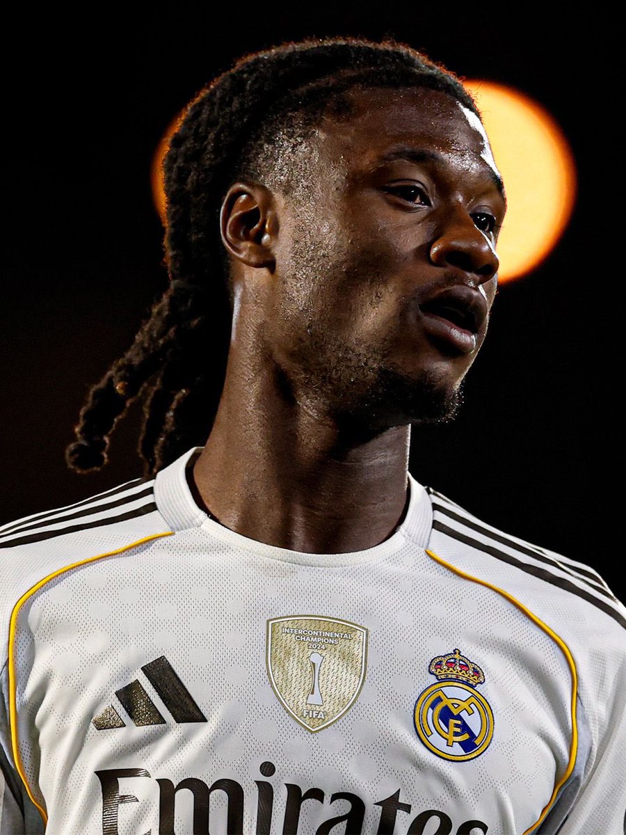 EditionMerengue's tweet photo. José Mourinho a discuté avec Eduardo Camavinga et lui a expliqué qu’il va être très difficile pour lui d'avoir des minutes. 

Mourinho a été direct avec lui. Le joueur ne veut cependant pas partir.

[@Sergivalentin_] https://t.co/OfCMzqtcoa