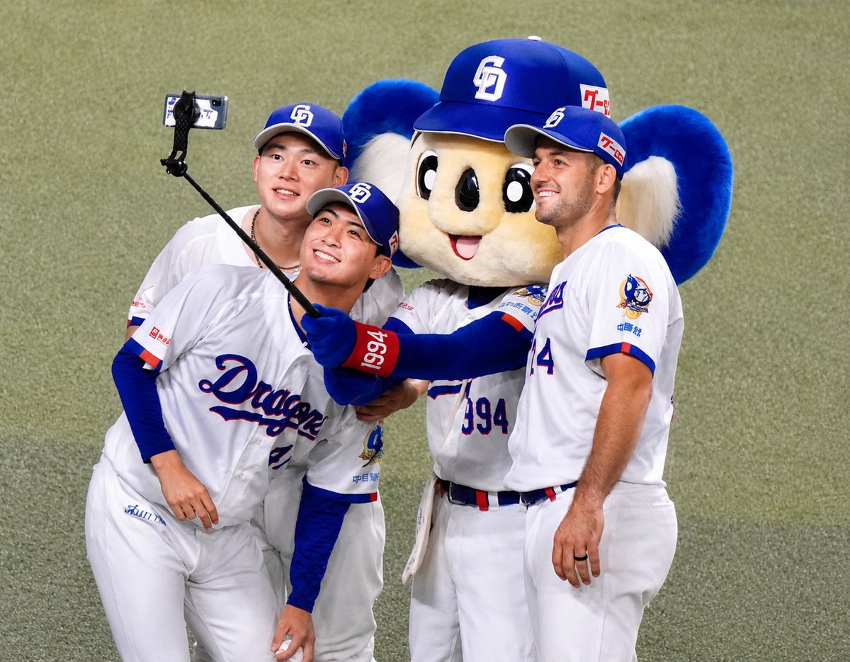 blue1005_dra's tweet photo. ホームでしか見れない場面がたくさんあってやはり来るペースをもう少し増やしたいなと思いました。

(チャッピーにお願いしてネット取り除いたり色合いを調整したのでMade with AIになってます) https://t.co/Sa6xZcUKan