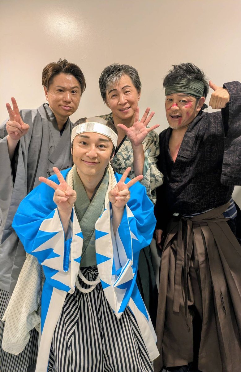 mizutama_ken's tweet photo. 『アキプロジェクト』
六本木シアターでの『時が来た』
無事終演致しました＾＾
ご観劇ありがとうございました！

今回も、皆んなそれぞれの想いを胸に一丸となって熱く熱く、お届け出来たと、自負しておるぜよ⚔️

来週の名古屋公演が待ち遠しいの〜⚔️  お楽しみに😊

#時が来た #メニコンシアター https://t.co/lwdm0gJDny