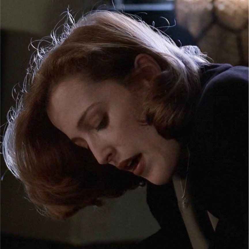 rachsdams's tweet photo. your coworker just died in front of you and you’re serving face? https://t.co/NbUxYWDg9Y