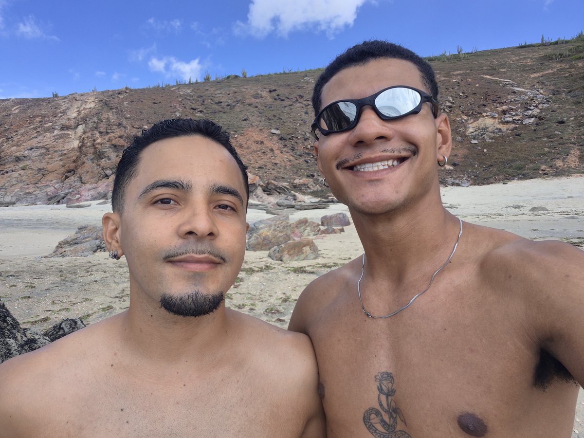 quaseator's tweet photo. será que devo aproveitar essa viagem pra jeri e pedir ele em casamento hein o que acham https://t.co/IFIe1xhGtr
