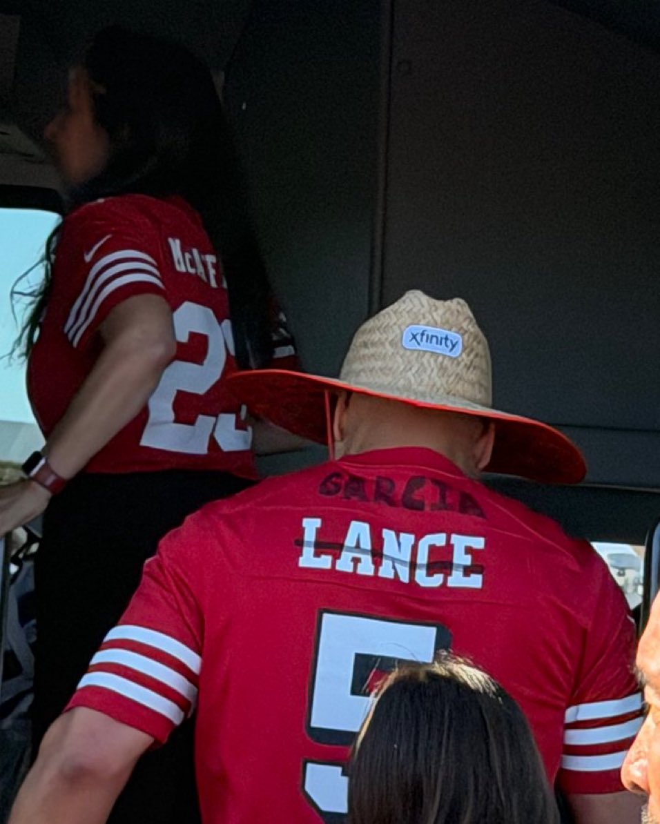 Niners Lead tweet media