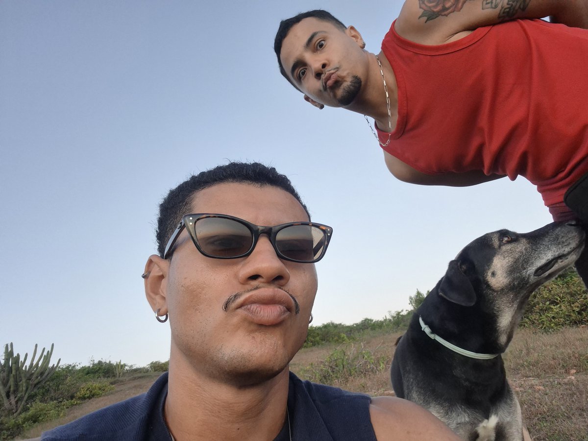 quaseator's tweet photo. será que devo aproveitar essa viagem pra jeri e pedir ele em casamento hein o que acham https://t.co/IFIe1xhGtr