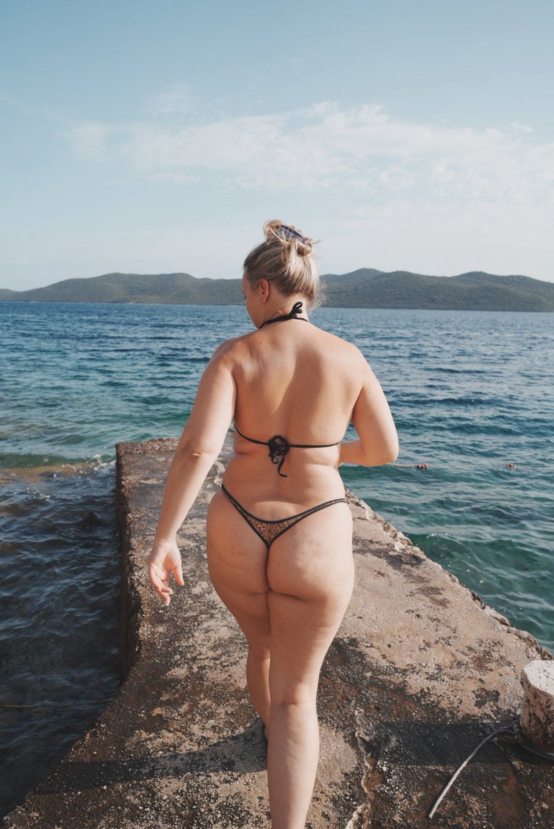 BlondyNaiad's tweet photo. I love exposing my booty to the sun 😋
🍑🔥🍆🔞
#phatass #exhib #milf #wanktribute #cocktribute #slutwife #HumpDay  #bigass #breeding #cumtributeِs #AmateursOnly #amateurnight #Amateurgf #wife_swap #Exposeyourgf #sharemywife24hr #publicwhore #pawg #exposed #hornÿ https://t.co/PYGttwD70t