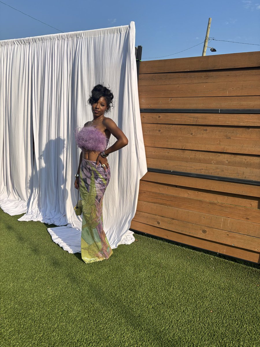 JayMichayyy's tweet photo. Best dressed wedding guest. https://t.co/9aeNS283LE