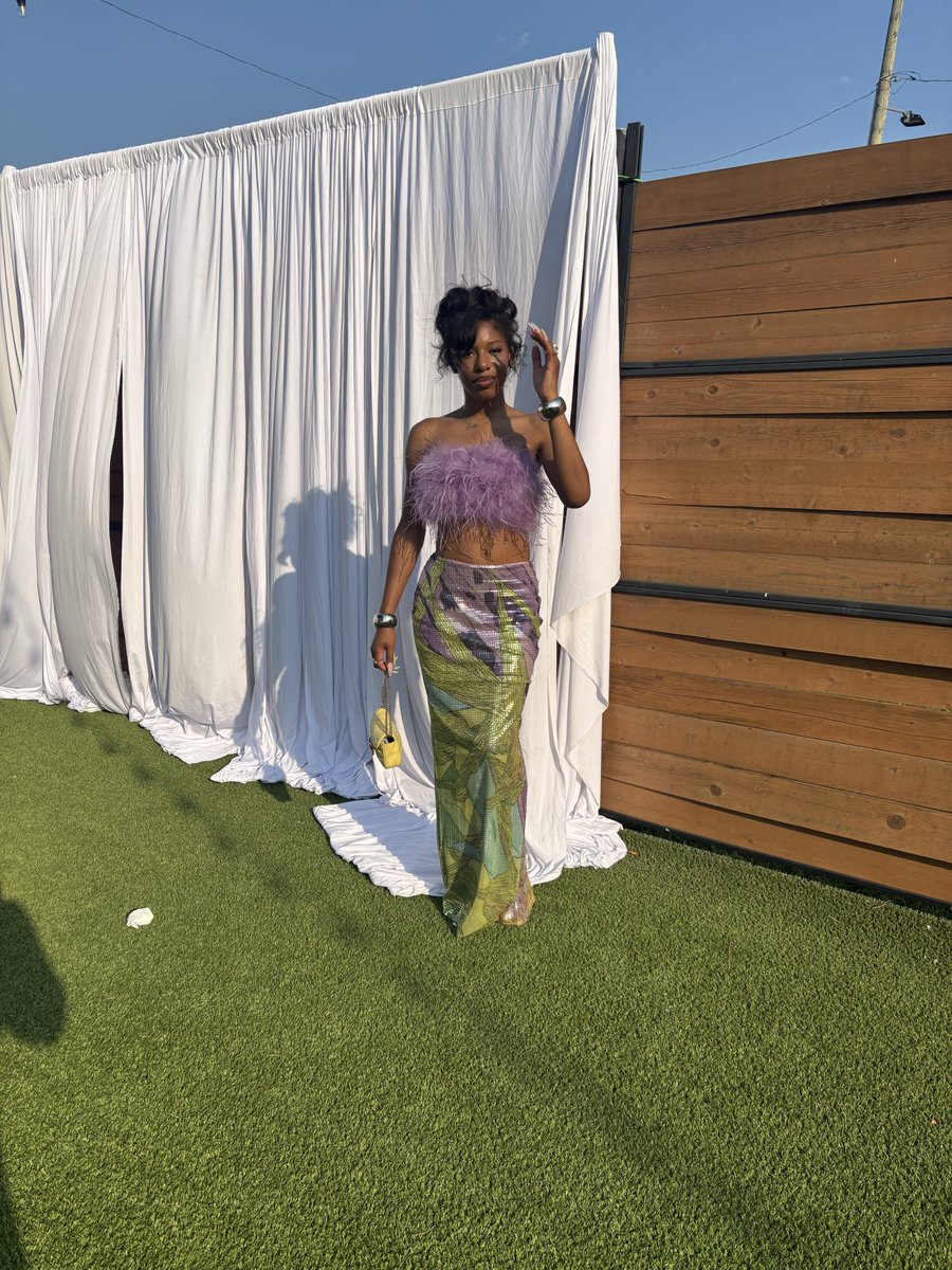 JayMichayyy's tweet photo. Best dressed wedding guest. https://t.co/9aeNS283LE