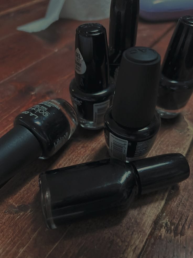 gwysapprentice's tweet photo. I made a mess, but I finally found some nail polish in different drawers!! https://t.co/H1SrCjx4P8