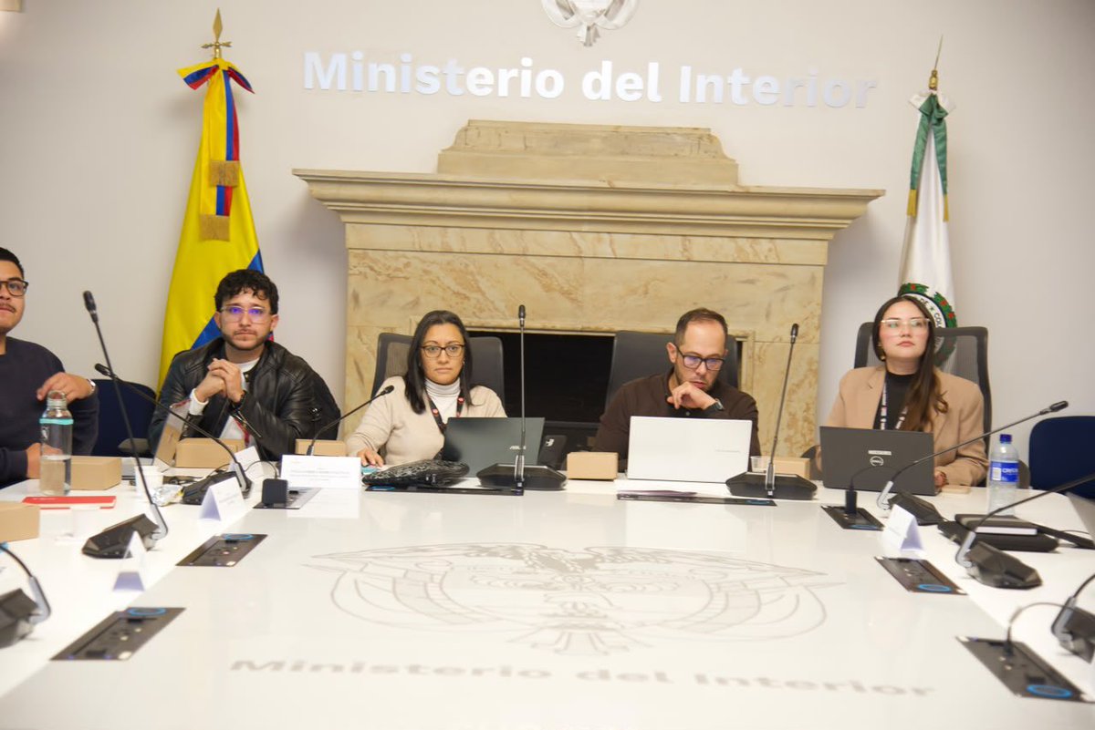 MinInterior's tweet photo. 🗳️ Con éxito culminó la jornada nacional de elecciones de #ASOJUNTAS. En #MinInterior realizamos seguimiento permanente al proceso mediante un recorrido virtual por los departamentos, verificando en tiempo real el desarrollo de las votaciones. https://t.co/x7OCRIv69h