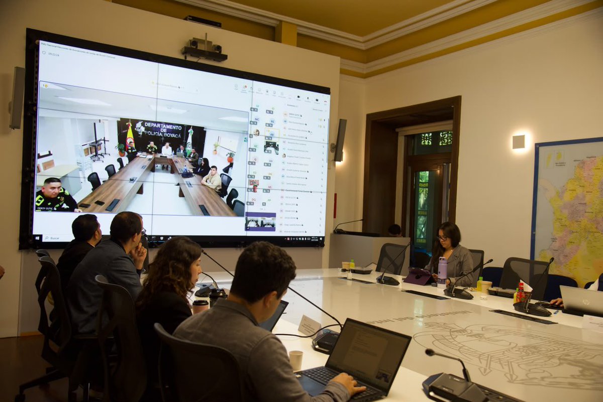 MinInterior's tweet photo. 🗳️ Con éxito culminó la jornada nacional de elecciones de #ASOJUNTAS. En #MinInterior realizamos seguimiento permanente al proceso mediante un recorrido virtual por los departamentos, verificando en tiempo real el desarrollo de las votaciones. https://t.co/x7OCRIv69h
