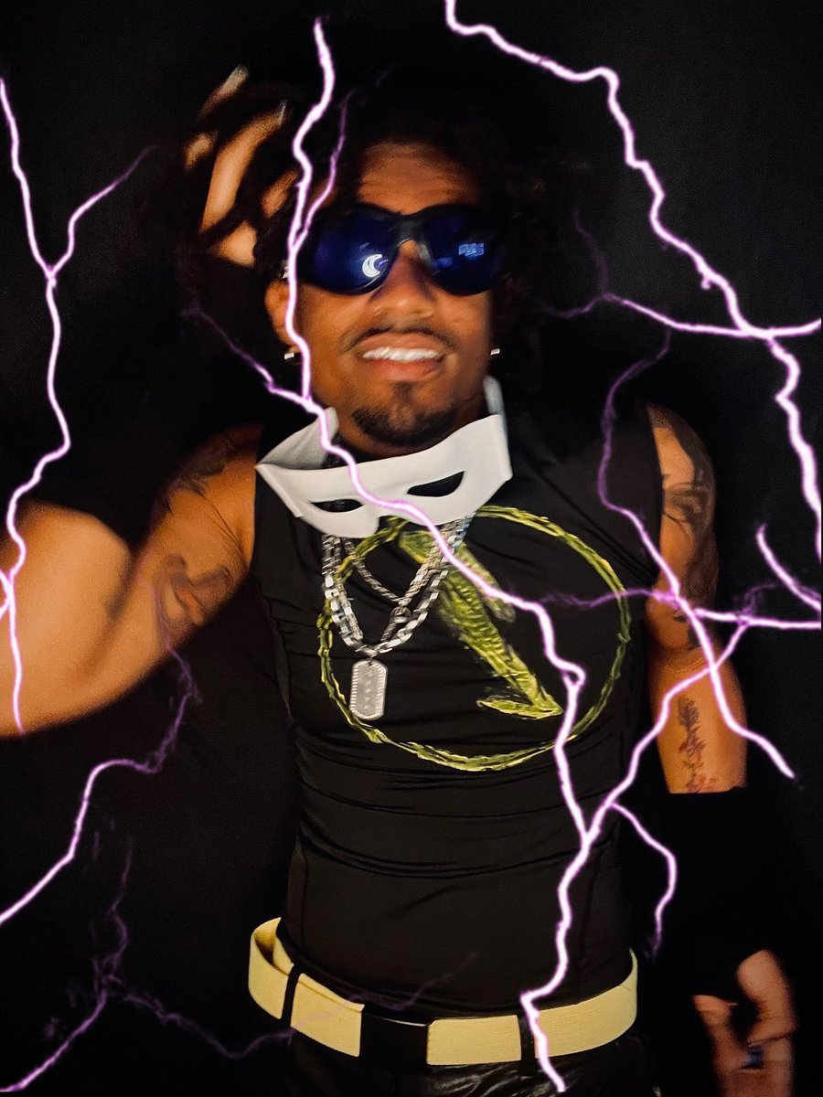 Callme_Deuce's tweet photo. Your favorite cousin static shock ⚡️ ⚡️

#duss3 #staticshock #cosplayer #blerd #explore https://t.co/f4FFCG849i