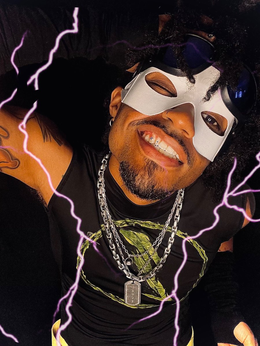 Callme_Deuce's tweet photo. Your favorite cousin static shock ⚡️ ⚡️

#duss3 #staticshock #cosplayer #blerd #explore https://t.co/f4FFCG849i