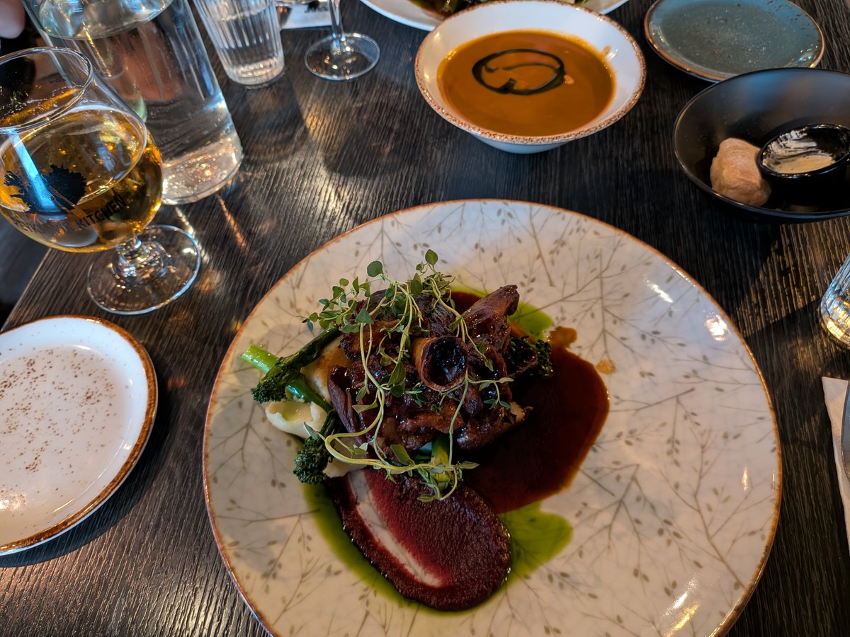 Japan_Zurich's tweet photo. 【スイス生活756日目】
Iceland 4
ラストはアイスランド飯。
ラムが有名で美味しいとか、寿司食べちゃった😅とか有りましたが、1番言いたいのはラムのおまけで写ってるシーフードスープ！
奥深い味で異常に美味かったです。
絶対に食べた方が良いと思います！

#海外生活 #海外赴任 #アイスランド https://t.co/RYr9p8rTNs