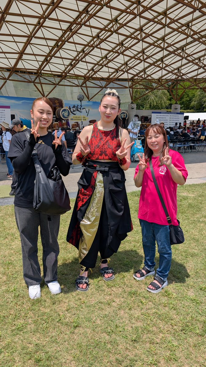 tomoyan889's tweet photo. 富士山太鼓まつり【出会い編】⁡
🪘⁡富岳太鼓の代表 山内さん⁡⁡
🪘出場された太鼓仲間さん
🪘付き添いの太鼓仲間さん
🪘初めましての太鼓仲間さん
たくさんの太鼓仲間さん
お会いできた事 感謝致します。
今後とも伊藤夫婦 共々宜しくお願いいたします🙇‍♀️ありがとうございました
 #富士山太鼓まつり https://t.co/5BPGJuTVMA