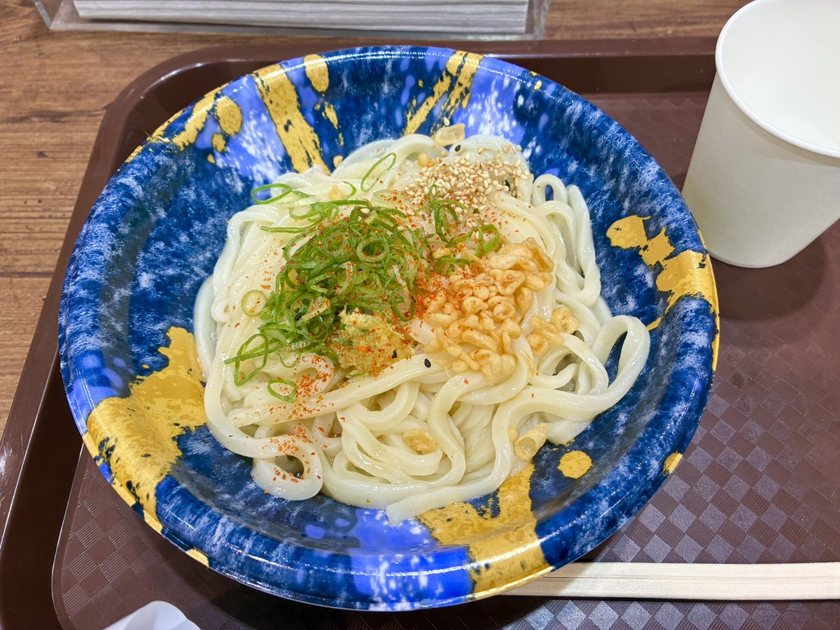 chococurry's tweet photo. 阪急のアイスフェス、プリズムラボさんだけ食べてきました😋
すっきり爽やか❗️会場内は冷え冷えだったから屋上で食べた
その後阪神へ、日の出製麺所のうどんがマジでおいしかった❗️麺たくさん買った😆 https://t.co/eIc7jbSSyl