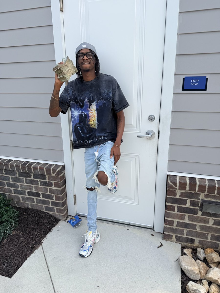 kiceymanee's tweet photo. Been popping it🤣🤣 whole July my birthday🫠🫠 https://t.co/gUJifW7Ouo