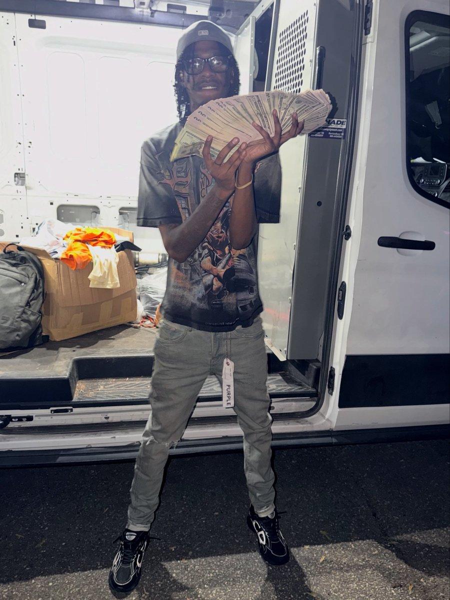 kiceymanee's tweet photo. Been popping it🤣🤣 whole July my birthday🫠🫠 https://t.co/gUJifW7Ouo