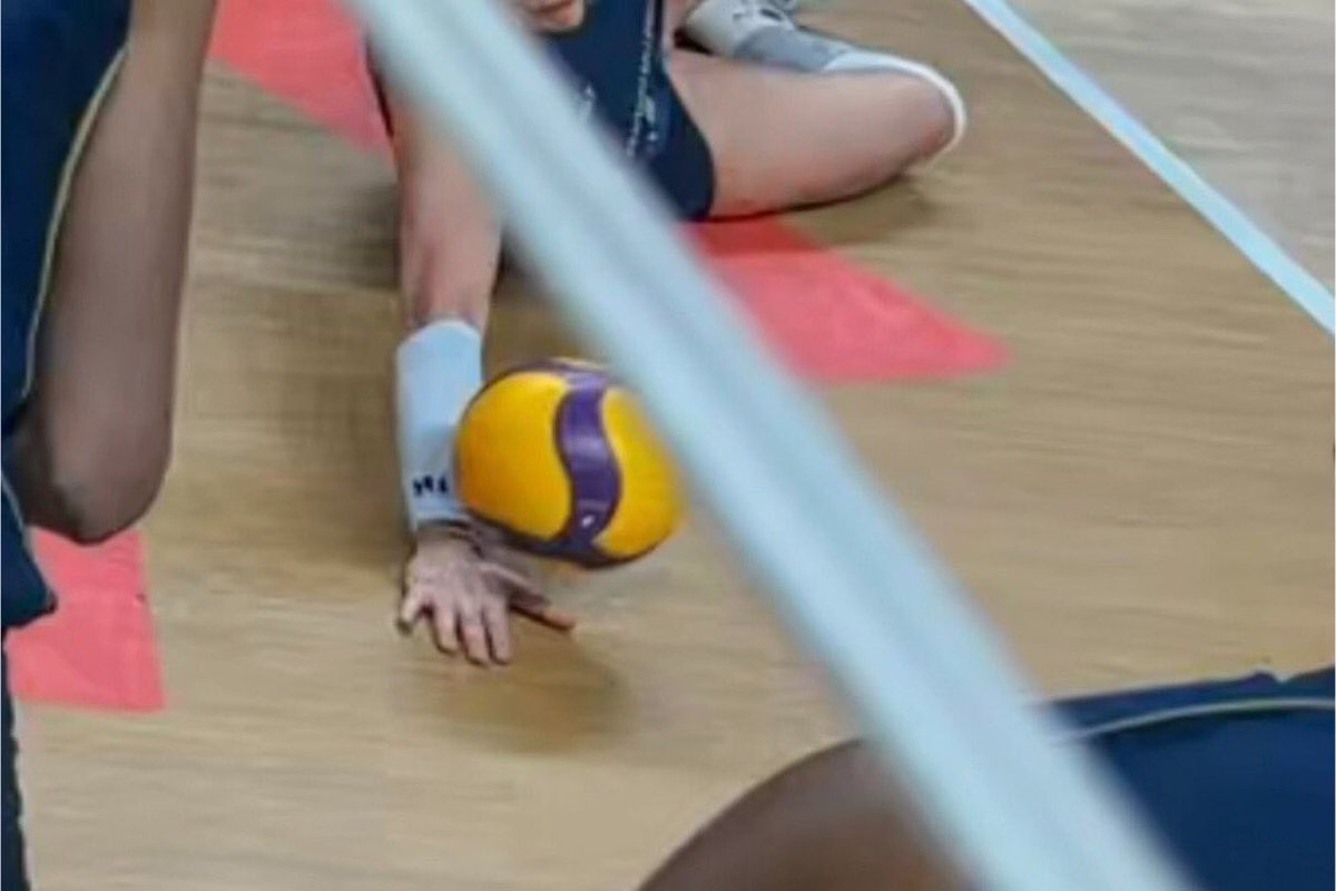 SrtaDay's tweet photo. @volei ROSA é histórica 😎 garantiu muito nossa prata 💚💛💙 https://t.co/uHo5iYobjf
