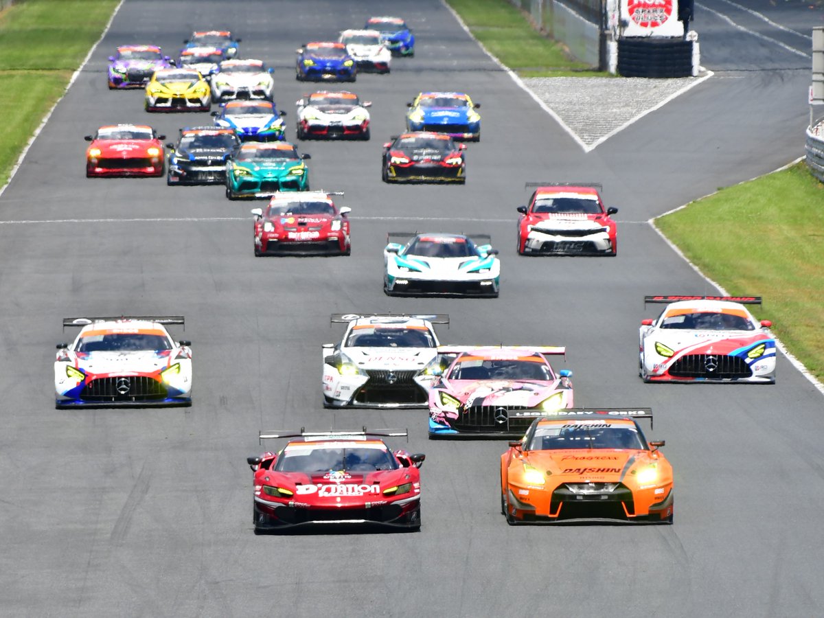 Pp1Zf1's tweet photo. 夏のオートポリス。
夏のスーパー耐久。

クーラーボックスで持参したを飲み干したのは初めて💦
酷暑の中で関係者、現地観戦の方々、大変お疲れ様でございました。

でも、やっぱりレース観戦は楽しい～♪

#autopolis
#スーパー耐久シリーズ 
#オートポリスサーキットクイーン https://t.co/OzODK2eBBB