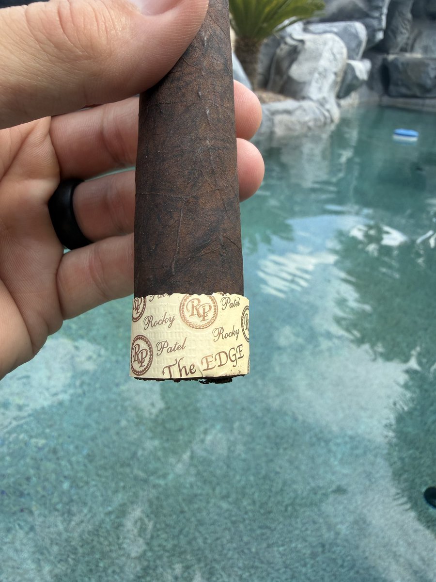 chrismouer's tweet photo. #NowSmoking @RockyPatelCigar #TheEdge
Happy Sunday from 115* Las Vegas https://t.co/uQqHxh3n57
