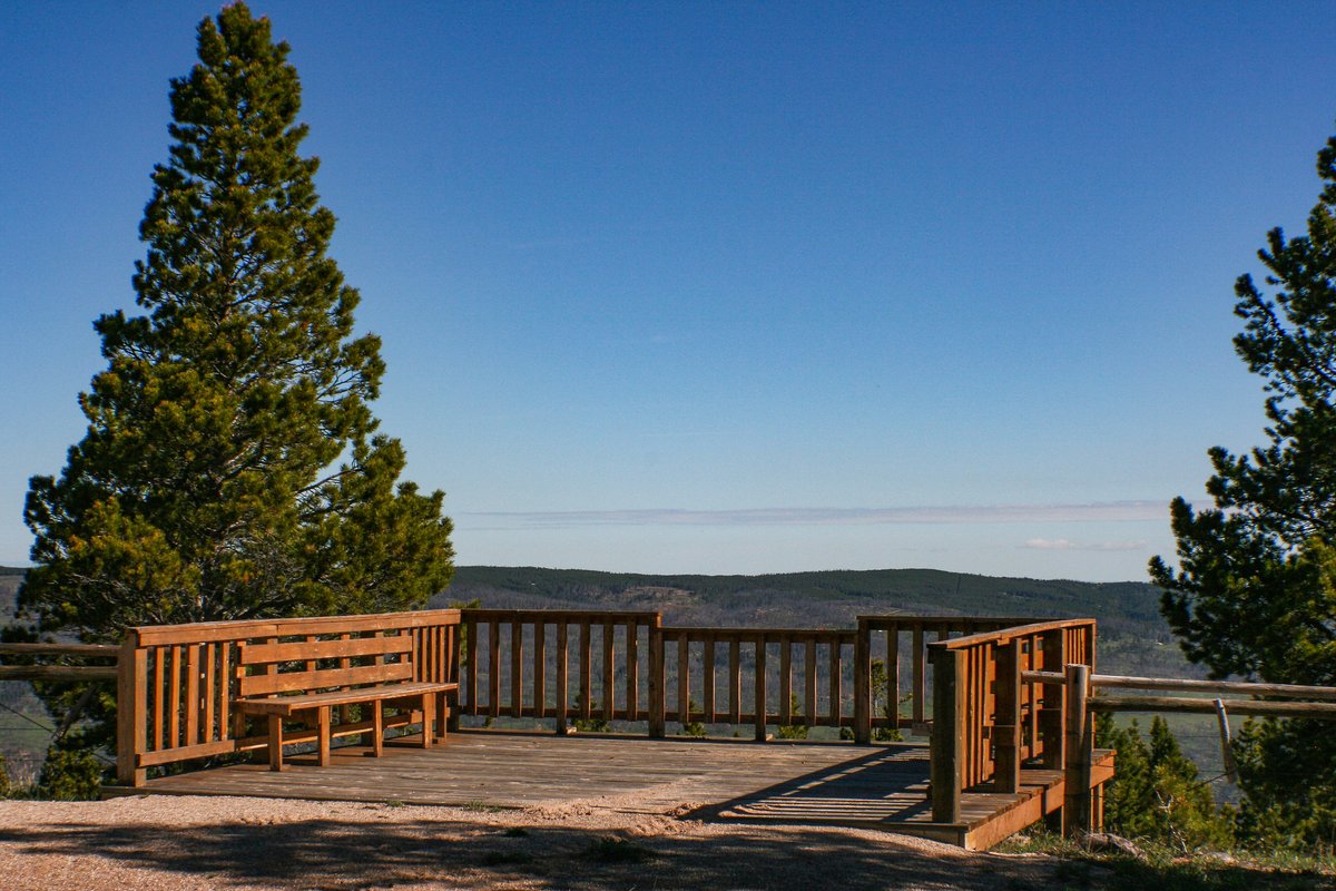 BLMWyoming's tweet photo. Check out BLM Wyoming's accessible sites! From the NHT Auto Tour Route, Red Gulch Dinosaur Tracksite, Hogan and Luce accessible boat dock, to South Pass ... these places offer smoother paths, easier access, and connection with the landscape at your pace ➡️ https://t.co/YJXur4zzsp https://t.co/WMnVgCAofE