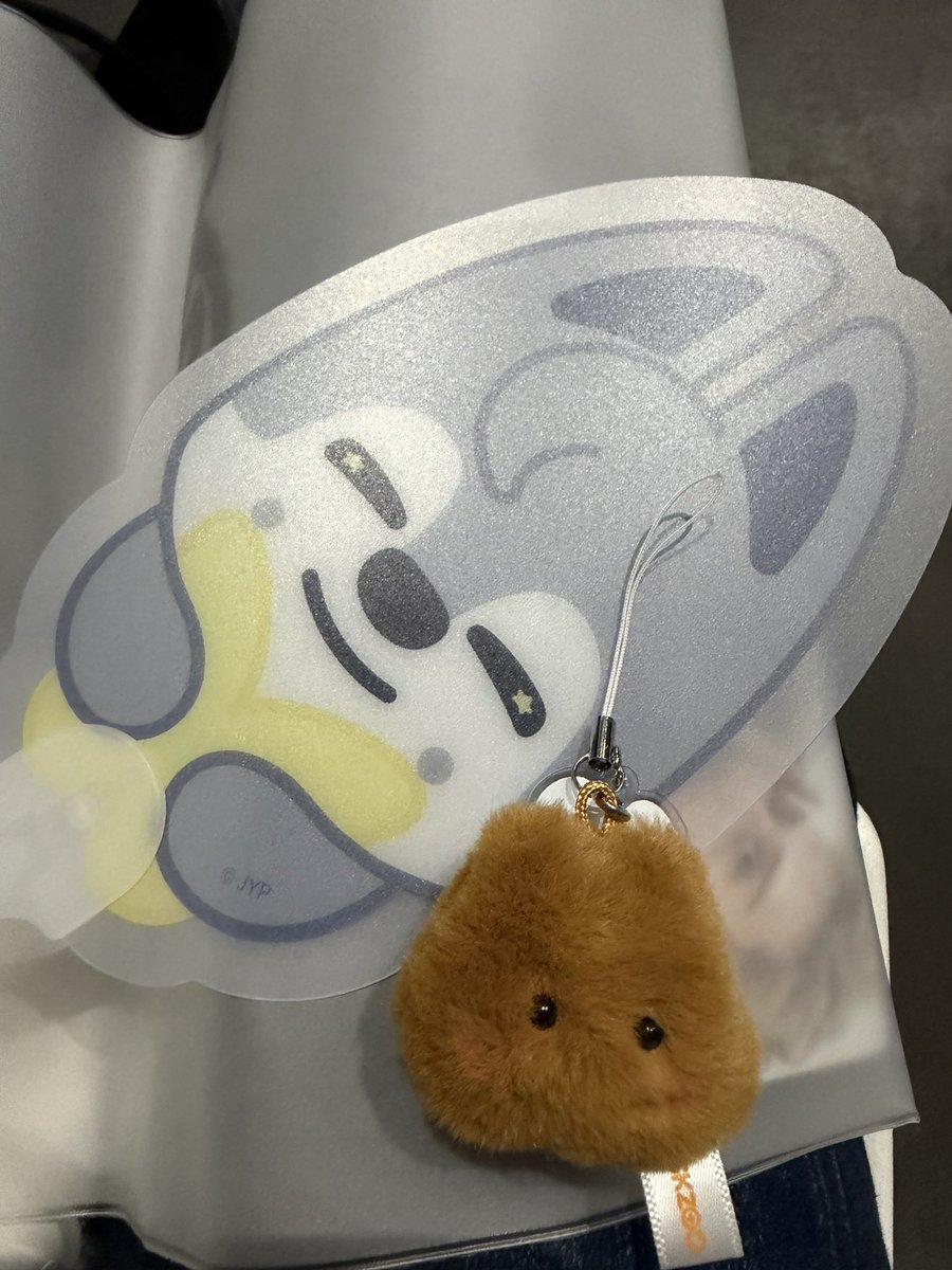 chickendayo's tweet photo. stray kids スキズ RUN IT ソウルコン 入場特典 キーリング 交換

譲　キーリング　ハンクォッカ　🐿️
　　うちわ　　　ウルフチャン　🐺

求　キーリング　うちわ　　ポガリ　🐥

郵送で交換いただける方いましたらお声がけください🙇‍♀️ https://t.co/zSMmoYcuU7