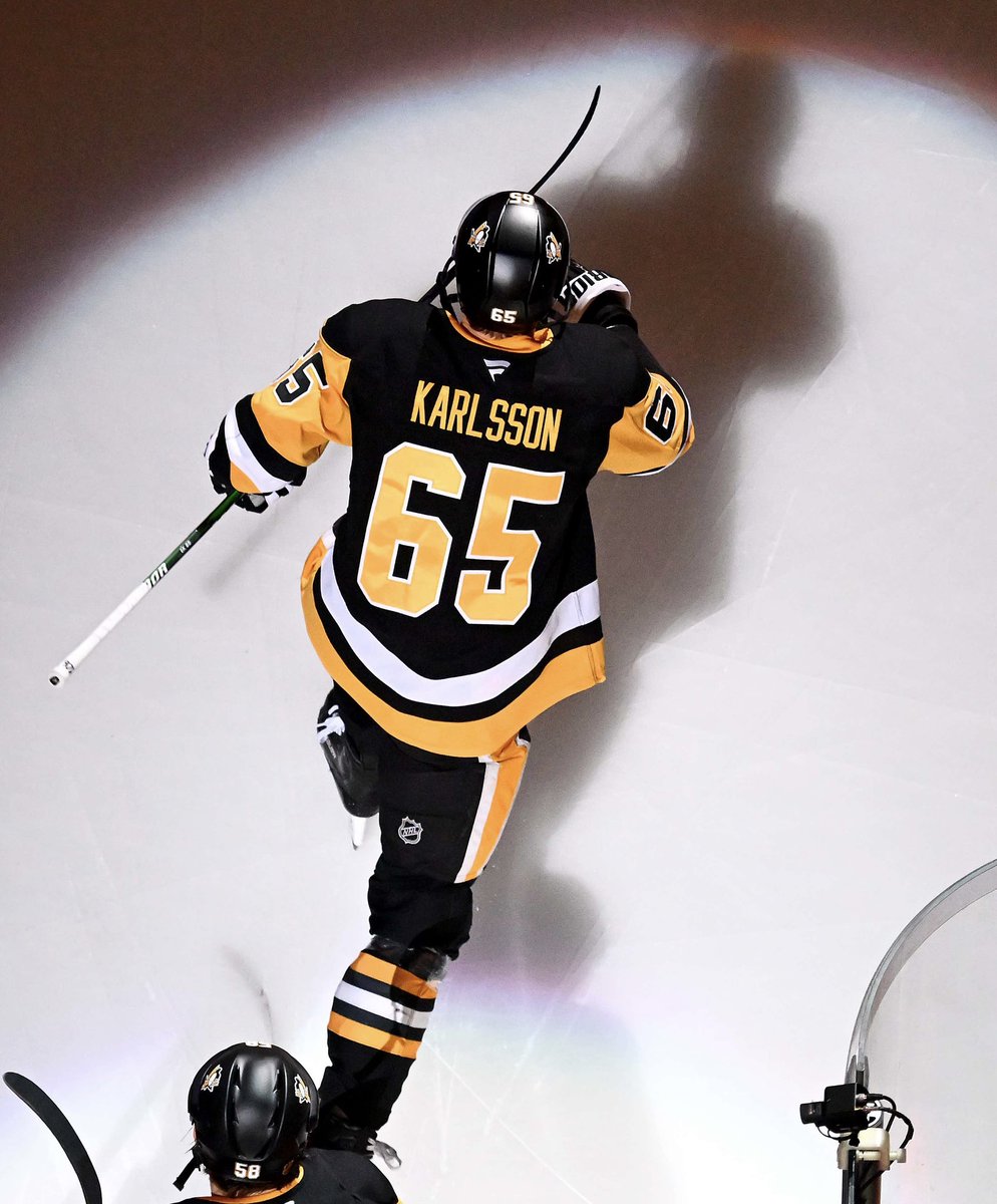 spittinchiclets's tweet photo. 65 days until the NHL season. https://t.co/RJT8EhL9Bg