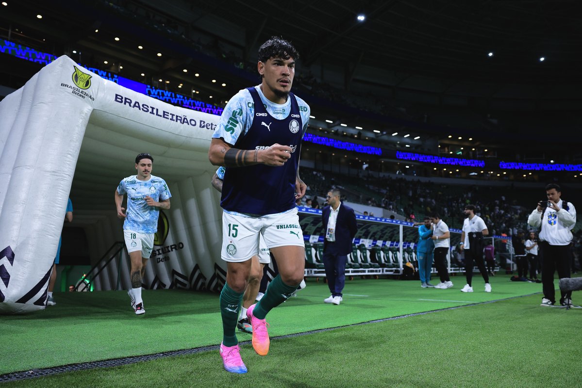nubankparque's tweet photo. Craques do Verdão no gramado do Nubank Parque para o aquecimento pré-jogo 🟢⚪️

Avanti, Palmeiras! ✅

📸 Edu Santana Produtora https://t.co/TS3i139jVk