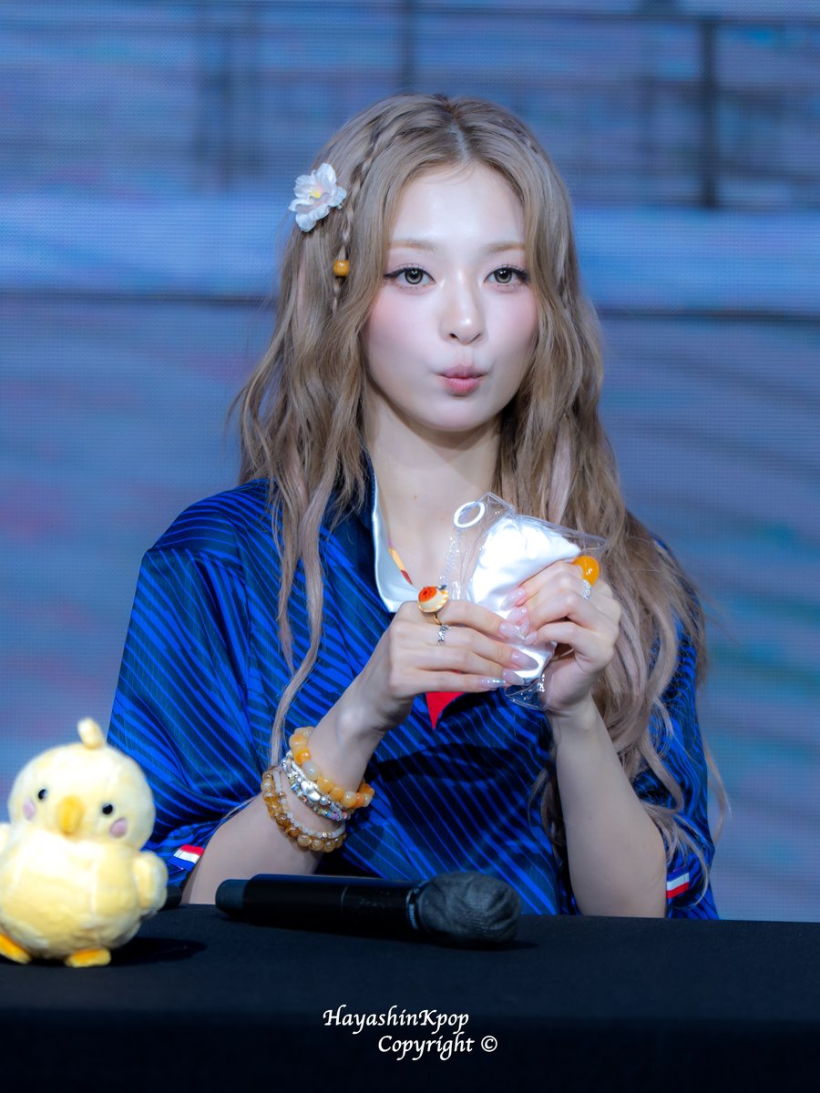HayashinKpop's tweet photo. 260726 fromis_9 JumpUp 
World Cup-level beauty. 🌎⚽️✨
#LEENAGYUNG #fromis_9 #SONGHAYOUNG https://t.co/9OygdSgIeE