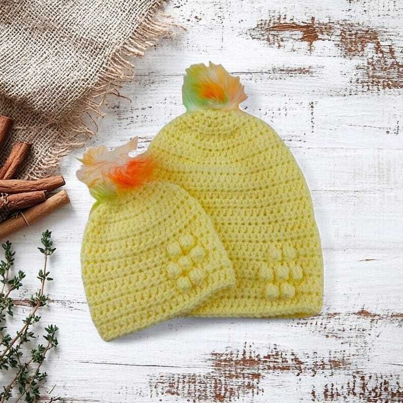 knittingtopia's tweet photo. Crocheted Mum and Baby Hats in Lemon with Matching Mummy and Me Set. Featuring Detachable Orange and Green Faux Fur Pom Pom with Bobble Flower Detail. Perfect for a stylish duo!
https://t.co/JP1wf804rs
#etsy #handmade #UKHashtags #WomenInBiz #craftbizparty #MHHSBD https://t.co/jMCXGnEI2o