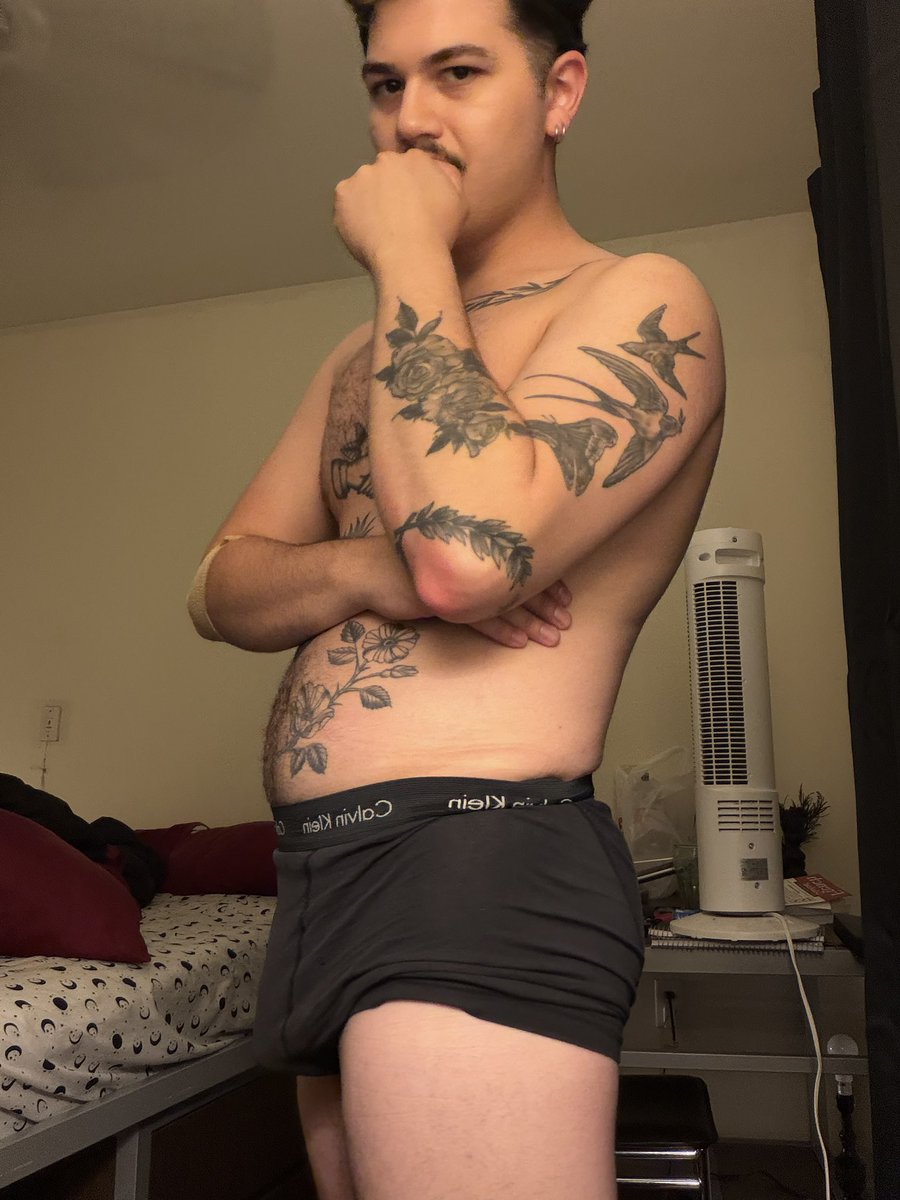 twunkrock's tweet photo. growing boy https://t.co/yfZF54dDj1