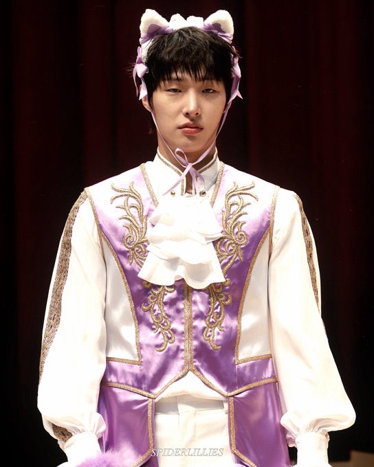 mingititis's tweet photo. i think he is the cutest man ever https://t.co/PXi3aqFDnR