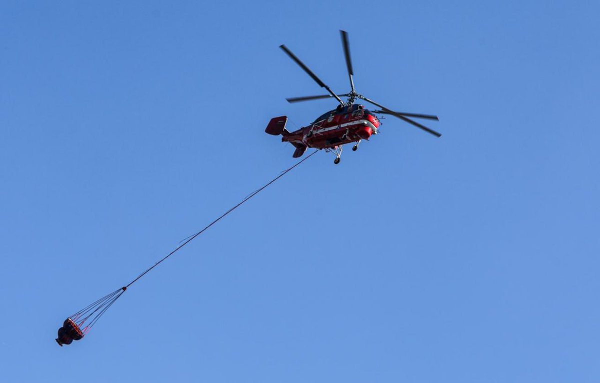 DragaMariba's tweet photo. In Spanje dreigt een schandaal vanwege het verbod op het gebruik van Russische Ka-32 helikopters.

Europese sancties tegen Rusland hebben ervoor gezorgd dat Spanje gespecialiseerde Ka-32 helikopters niet kan gebruiken om bosbranden te bestrijden. Dit https://t.co/OfRFo2pLHr