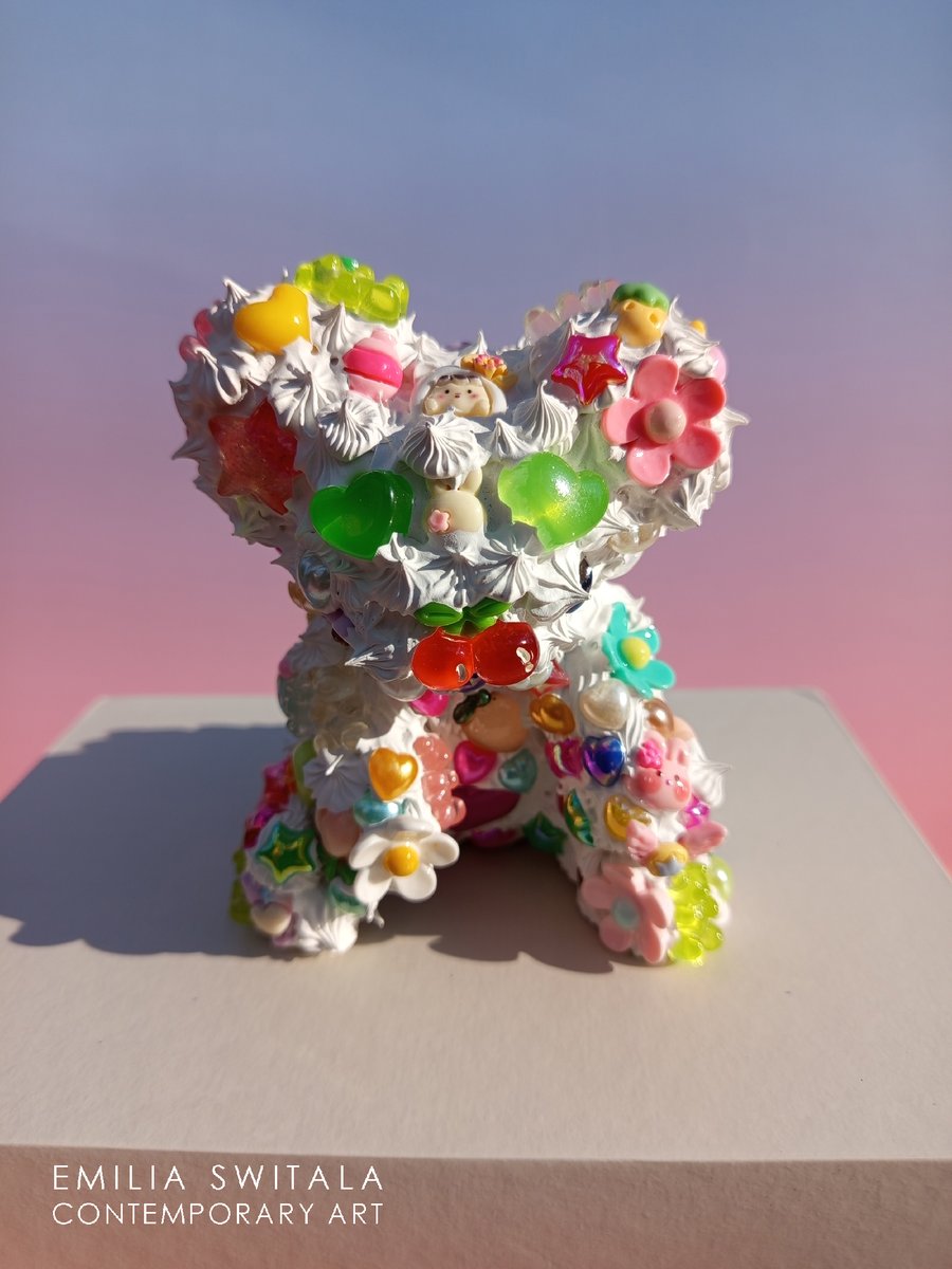 EmiliaSwitala's tweet photo. Pure joy, captured in a sculpture.🧸 https://t.co/zBgWpFaNBj
#emiliaswitala #teddybear #teddybearsculpture #teddy #sculpture #contemporarysculpture #fineart #artbear #teddyart #teddysculpture #smilemore #bringjoy #joyfulhome #happyhome #dopamine https://t.co/AbLgFwfXG2