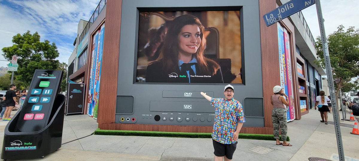 Disneyfan9523's tweet photo. I Just Went To The Disney+ Hulu Throwbacks Rewind Corner In Los Angeles And It Was Amazing. #DisneyPlus #Hulu #DisneyPlusThrowback #DisneyPlusHuluThrowbacks #DisneyThrowback #DisneyThrowbacks #D23 #WaltDisneyStudios #Disney https://t.co/dTCeYcZ6mT