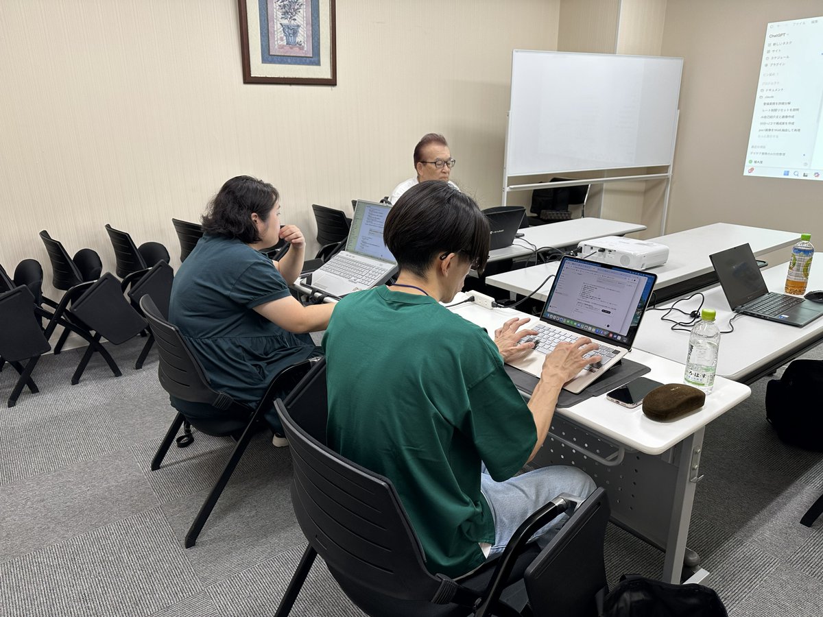 MAIFYLab's tweet photo. 【#ゆるっと作業会 in 宮崎】
昨日、宮崎で作業会を開催しました🥭
ChatGPTで自己紹介文とマイキャラ画像づくりに挑戦!
少人数でじっくり、和やかにAIを学び合いました✨
9月から毎月開催予定です!次回もお楽しみに!
#47PROJECT #SHIFT_AI #宮崎 https://t.co/xjJasWUMRE