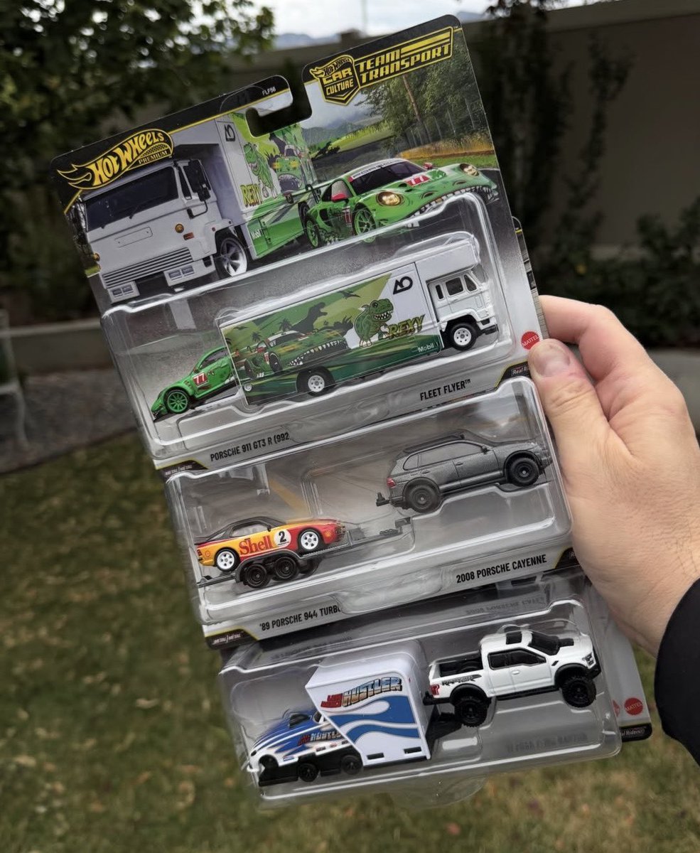 DiecastHype's tweet photo. If you’ve learned anything by now, when Lamley starts sharing final product photos, they’re usually not far from hitting pegs.

This Team Transport mix includes the second iteration of AO Racing’s Porsche Rexy. Don’t confuse it with the earlier Car Culture Race Day release. That’s one reason you’re seeing the original continue to climb in value on the secondary market.

Just a reminder: don’t FOMO buy. This one will be widely available, including through online retailers. That said, don’t wait too long either. Based on what we’ve seen with Rexy, my prediction is this one will eventually settle around 2–3× retail, but not for some time after release.

Are you hoping to add this one to your collection?

#HotWheels 

Photo Credit: Lamley Group