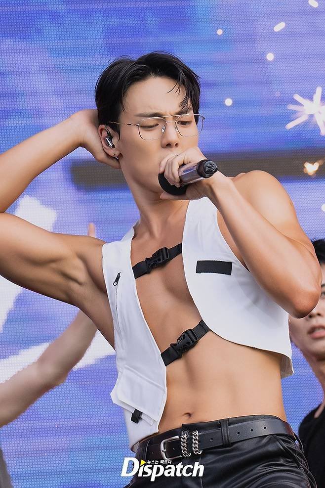 gureeeeeeeeen's tweet photo. #MONSTAX #SHOWNU https://t.co/fG3TzBHFwT