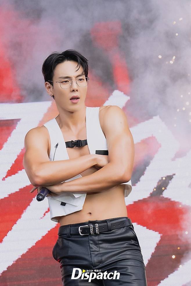 gureeeeeeeeen's tweet photo. #MONSTAX #SHOWNU https://t.co/fG3TzBHFwT