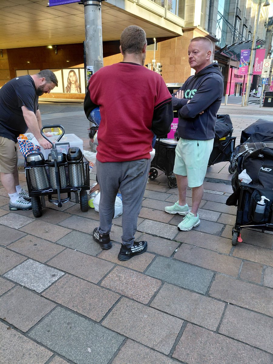 Invisiblesthe's tweet photo. A busy night once again for our team of dedicated volunteers who were out supporting those most in need in and around the street of Glasgow city centre.

We supported 59 souls with a range of fresh clothing as well as a warm bite to eat and drink. https://t.co/HWuyP4jqgU