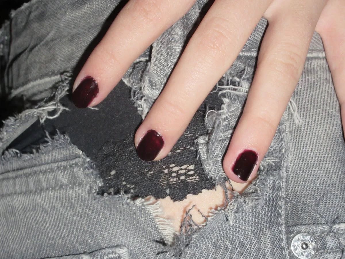 darkangelteeth's tweet photo. type of femme i am 

hair 
clothes 
aesthetic x2 https://t.co/jtWVW3uPz1
