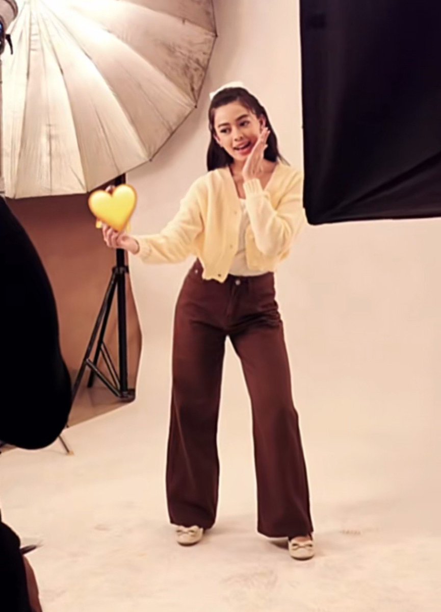 Nafilaaa23's tweet photo. eyy photoshoot betterr gemeccc🖤 https://t.co/fu5wBH8wEf
